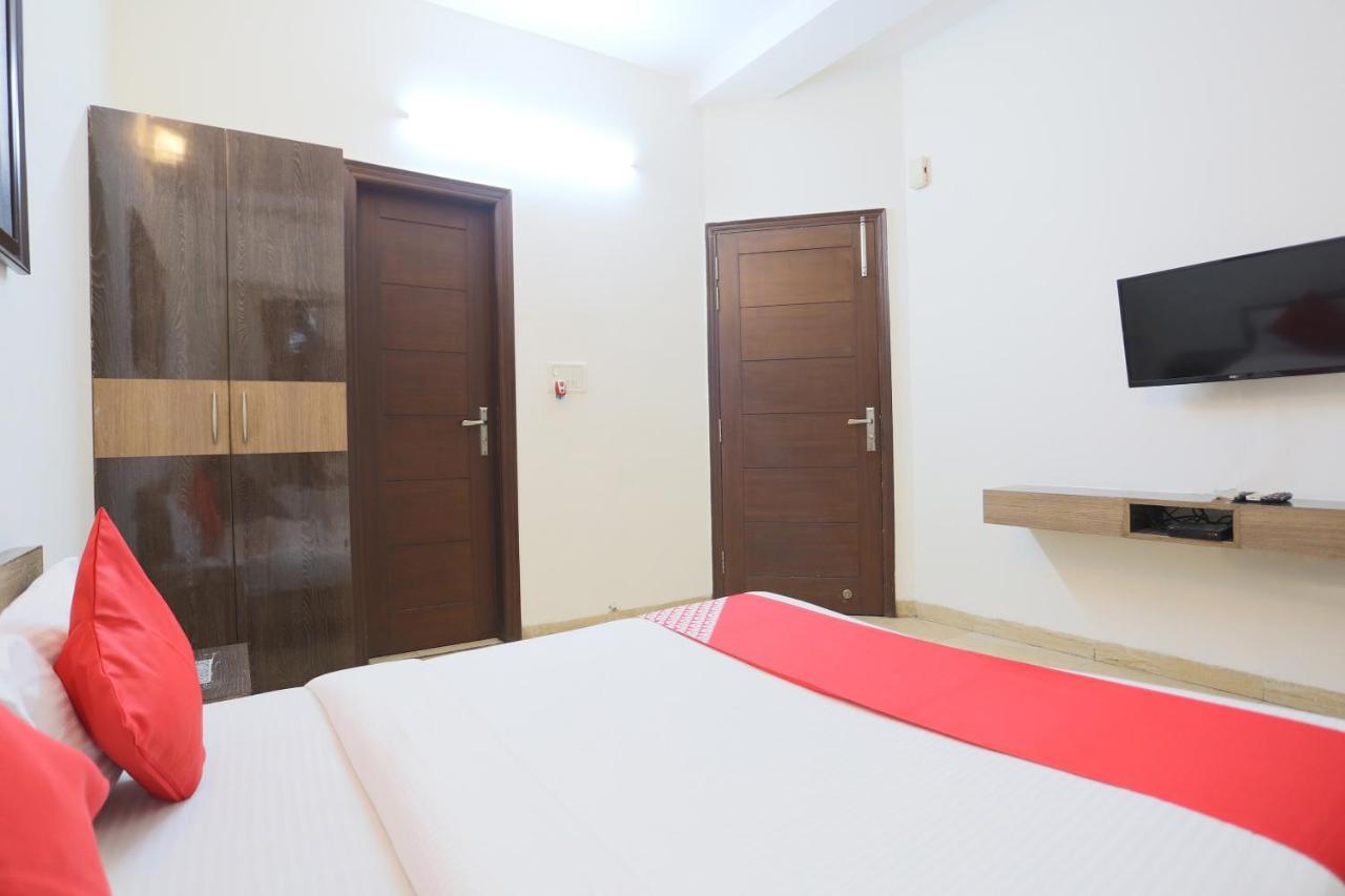 Oyo 60966 Balaji Upvan Hotell Kāsandra Rum bild